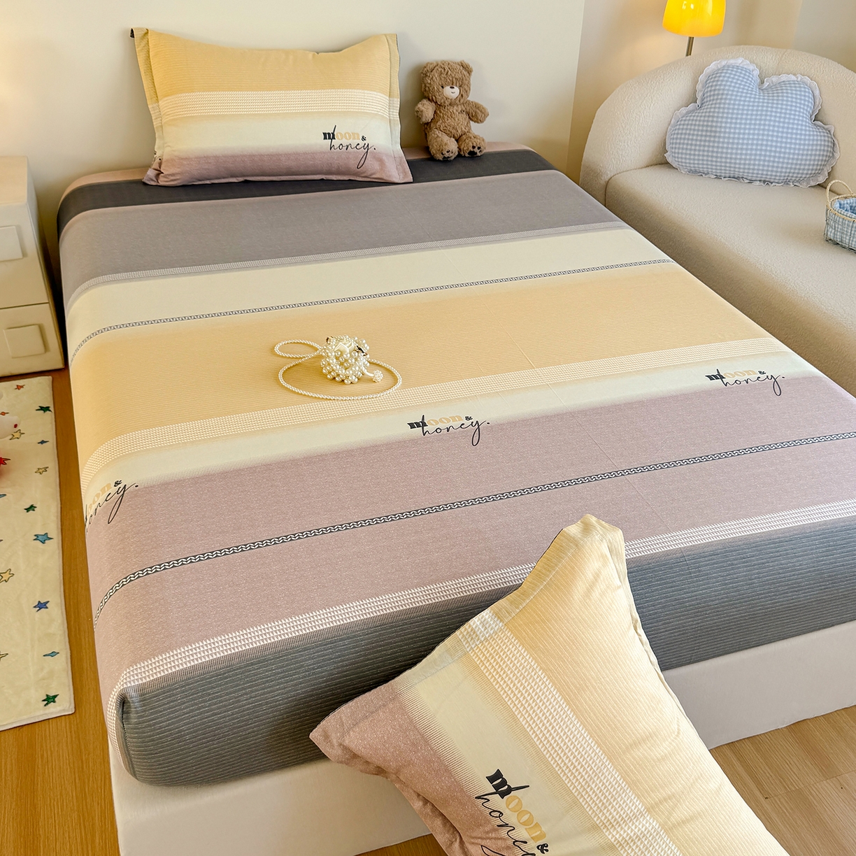 91家纺网 家纺一手货源 找家纺 尚帛 2026新款全棉品质喷气印花爆款四件套 多规格套件 单品系列-单床笠 协奏曲-红