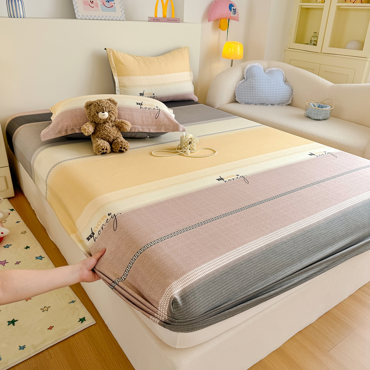 91家纺网 家纺一手货源 找家纺 尚帛 2026新款全棉品质喷气印花爆款四件套 多规格套件 单品系列-单床笠 协奏曲-红