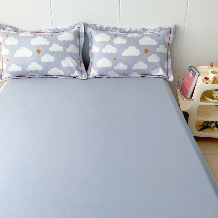 91家纺网 家纺一手货源 找家纺 艾迪尚家纺 2026新款133X76宽幅全棉纯棉印花单品床单 床单单件 踏浪-蓝