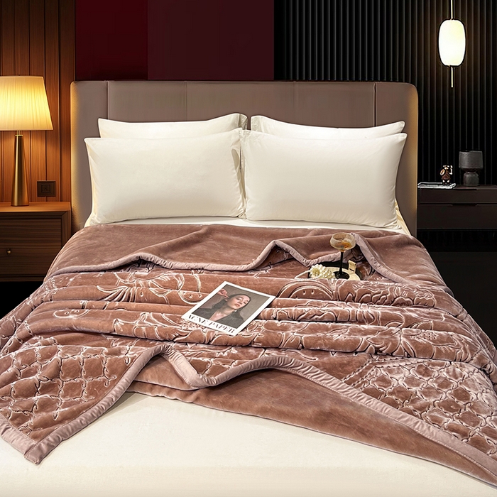 91家纺网 家纺一手货源 找家纺 凯轩毛毯网销专供 2026新款仿刺绣双层加厚压花云毯 豆沙红