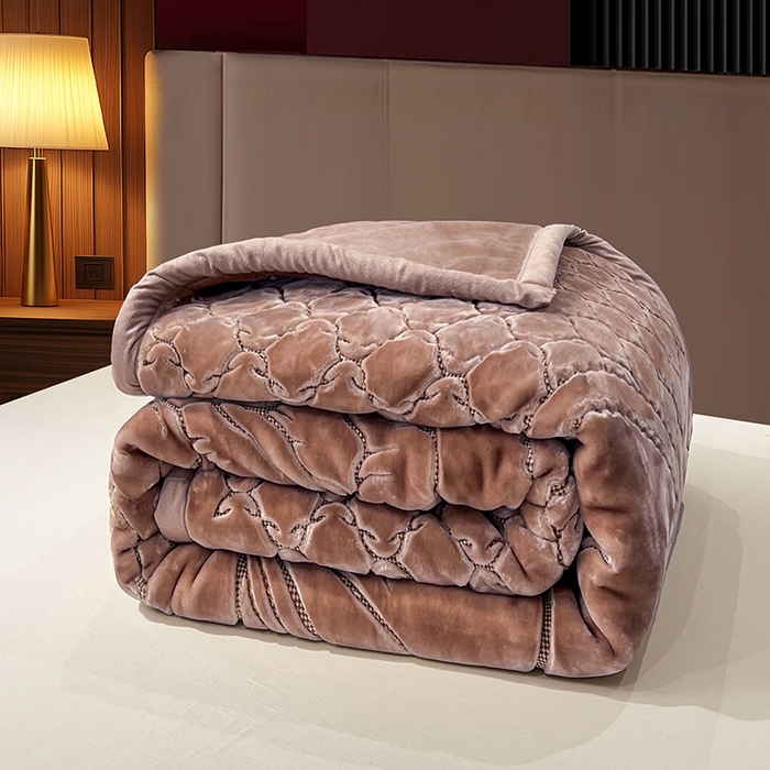 91家纺网 家纺一手货源 找家纺 凯轩毛毯网销专供 2026新款仿刺绣双层加厚压花云毯 豆沙红