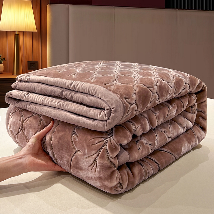 91家纺网 家纺一手货源 找家纺 凯轩毛毯网销专供 2026新款仿刺绣双层加厚压花云毯 豆沙红