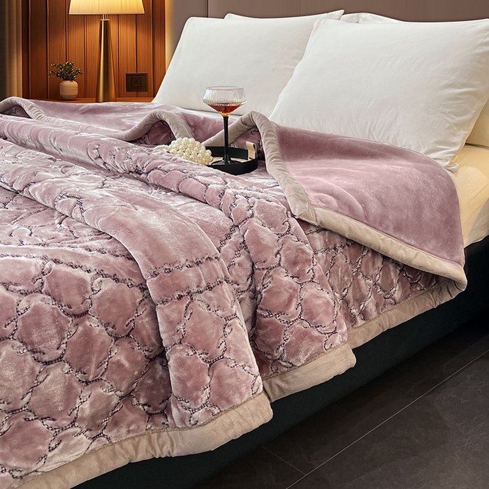 91家纺网 家纺一手货源 找家纺 凯轩毛毯网销专供 2026新款仿刺绣双层加厚压花云毯 绛紫色