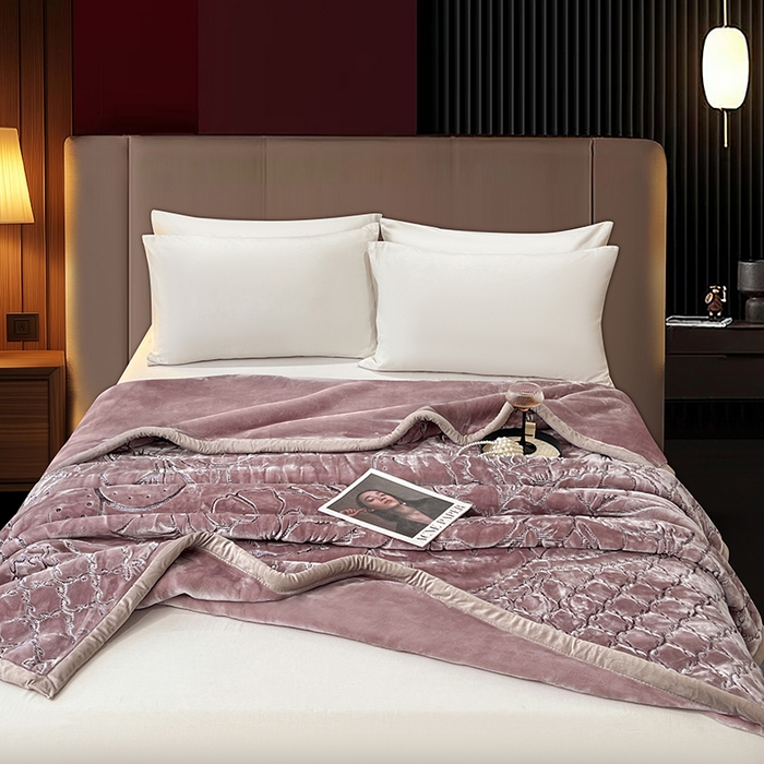 91家纺网 家纺一手货源 找家纺 凯轩毛毯网销专供 2026新款仿刺绣双层加厚压花云毯 绛紫色