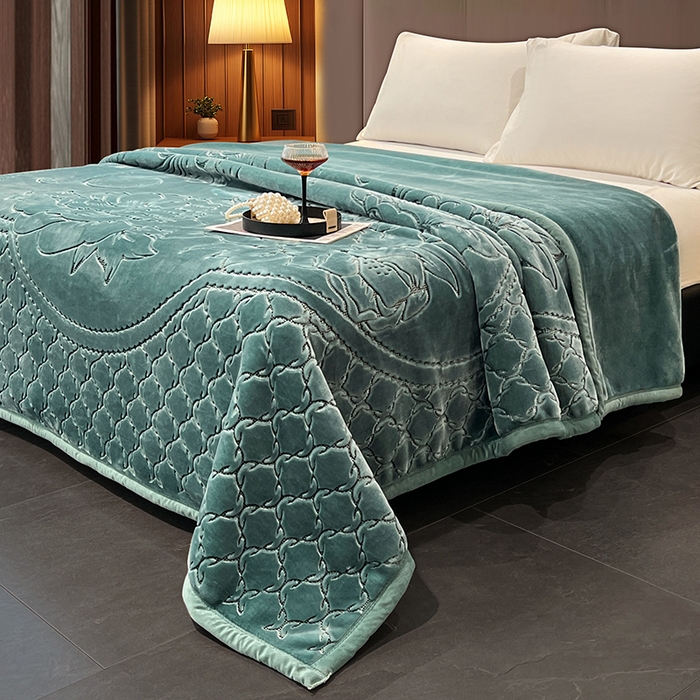 91家纺网 家纺一手货源 找家纺 凯轩毛毯网销专供 2026新款仿刺绣双层加厚压花云毯 孔雀绿