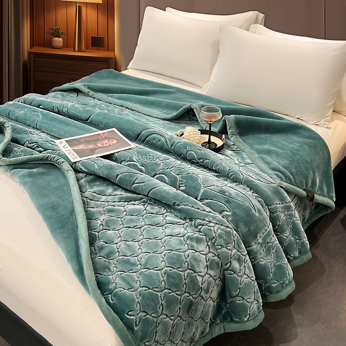 91家纺网 家纺一手货源 找家纺 凯轩毛毯网销专供 2026新款仿刺绣双层加厚压花云毯 孔雀绿