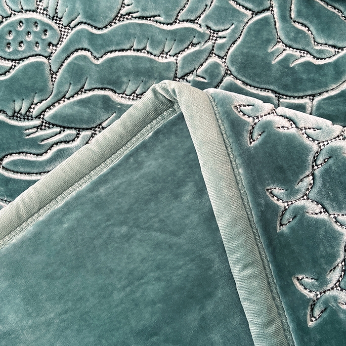 91家纺网 家纺一手货源 找家纺 凯轩毛毯网销专供 2026新款仿刺绣双层加厚压花云毯 孔雀绿