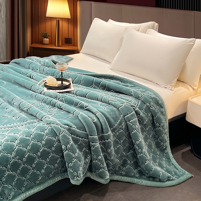 91家纺网 家纺一手货源 找家纺 凯轩毛毯网销专供 2026新款仿刺绣双层加厚压花云毯 孔雀绿