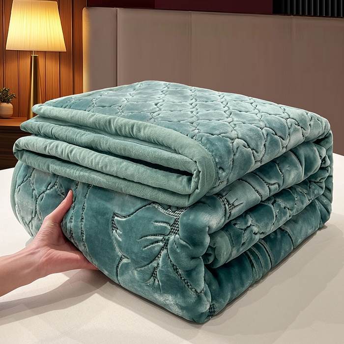 91家纺网 家纺一手货源 找家纺 凯轩毛毯网销专供 2026新款仿刺绣双层加厚压花云毯 孔雀绿