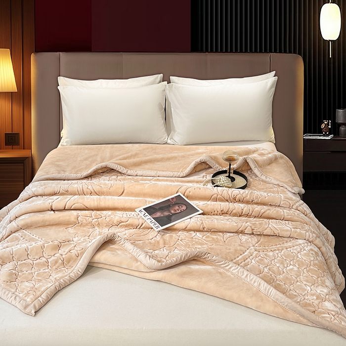 91家纺网 家纺一手货源 找家纺 凯轩毛毯网销专供 2026新款仿刺绣双层加厚压花云毯 奶油咖