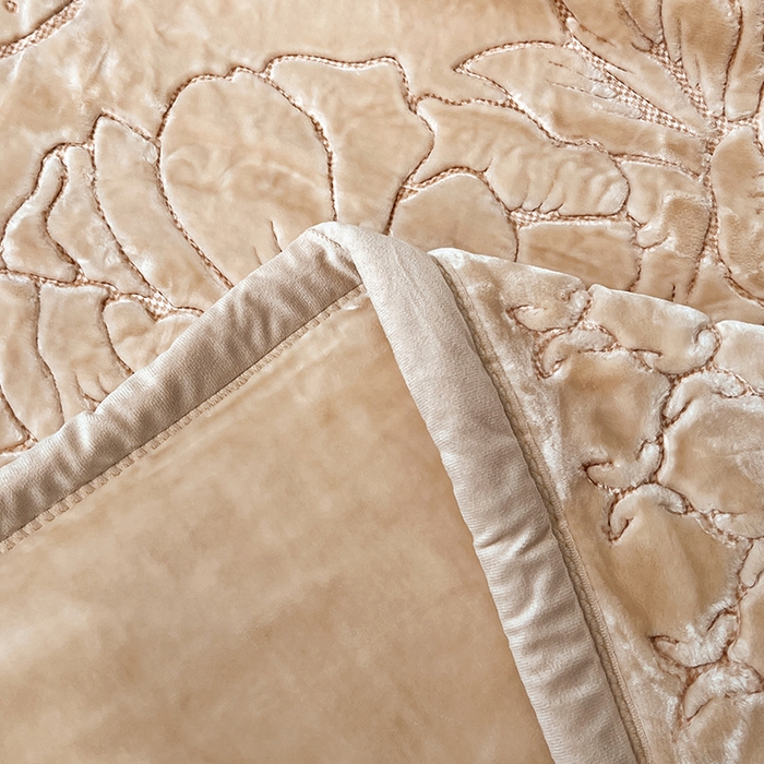 91家纺网 家纺一手货源 找家纺 凯轩毛毯网销专供 2026新款仿刺绣双层加厚压花云毯 奶油咖