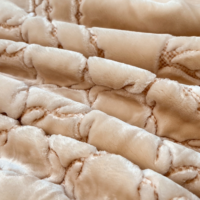 91家纺网 家纺一手货源 找家纺 凯轩毛毯网销专供 2026新款仿刺绣双层加厚压花云毯 奶油咖