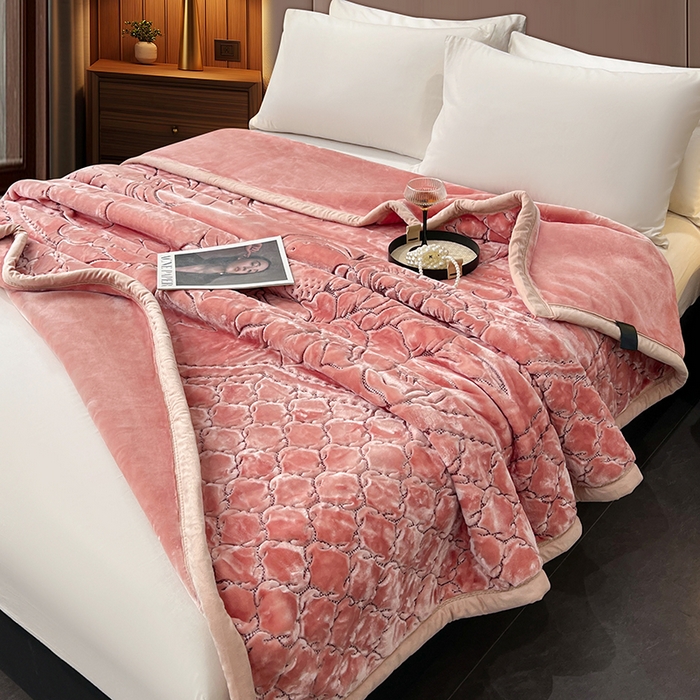 91家纺网 家纺一手货源 找家纺 凯轩毛毯网销专供 2026新款仿刺绣双层加厚压花云毯 珊瑚粉