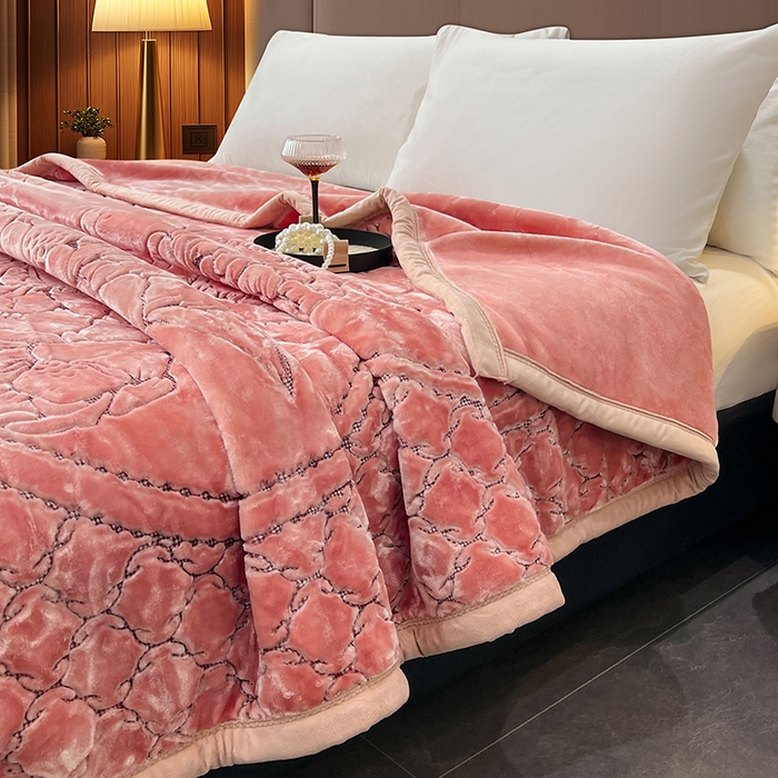 91家纺网 家纺一手货源 找家纺 凯轩毛毯网销专供 2026新款仿刺绣双层加厚压花云毯 珊瑚粉