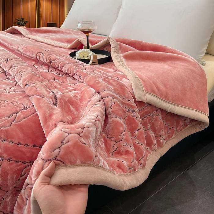 91家纺网 家纺一手货源 找家纺 凯轩毛毯网销专供 2026新款仿刺绣双层加厚压花云毯 珊瑚粉