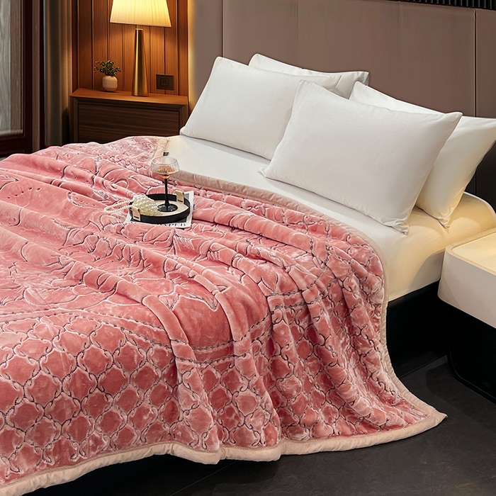 91家纺网 家纺一手货源 找家纺 凯轩毛毯网销专供 2026新款仿刺绣双层加厚压花云毯 珊瑚粉