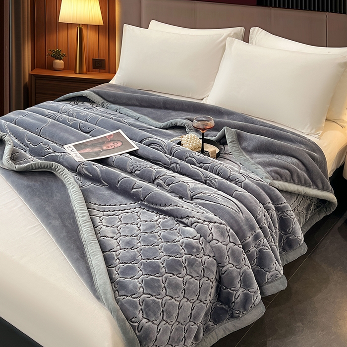 91家纺网 家纺一手货源 找家纺 凯轩毛毯网销专供 2026新款仿刺绣双层加厚压花云毯 深灰色