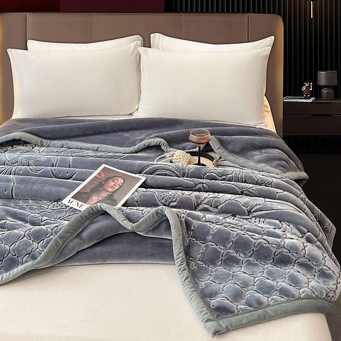 91家纺网 家纺一手货源 找家纺 凯轩毛毯网销专供 2026新款仿刺绣双层加厚压花云毯 深灰色