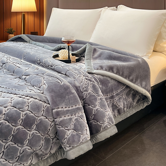 91家纺网 家纺一手货源 找家纺 凯轩毛毯网销专供 2026新款仿刺绣双层加厚压花云毯 深灰色