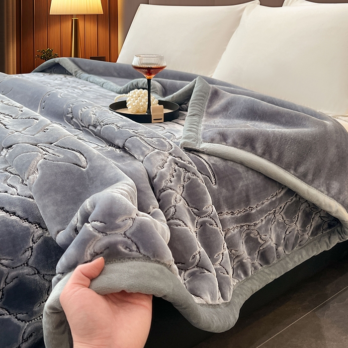 91家纺网 家纺一手货源 找家纺 凯轩毛毯网销专供 2026新款仿刺绣双层加厚压花云毯 深灰色