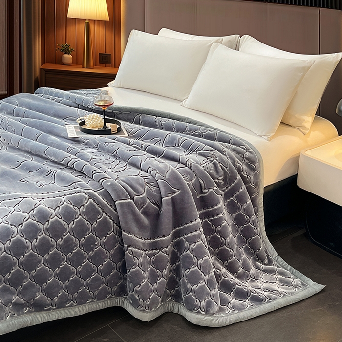 91家纺网 家纺一手货源 找家纺 凯轩毛毯网销专供 2026新款仿刺绣双层加厚压花云毯 深灰色