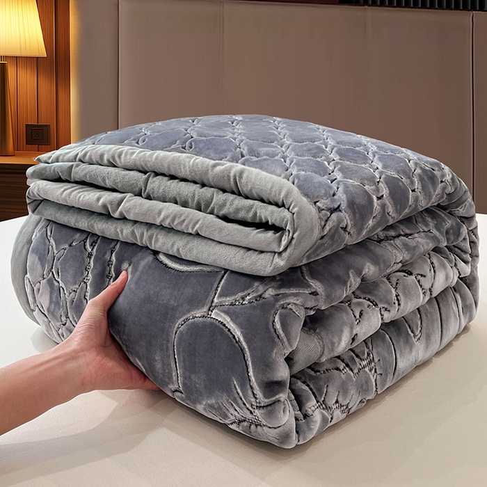 91家纺网 家纺一手货源 找家纺 凯轩毛毯网销专供 2026新款仿刺绣双层加厚压花云毯 深灰色