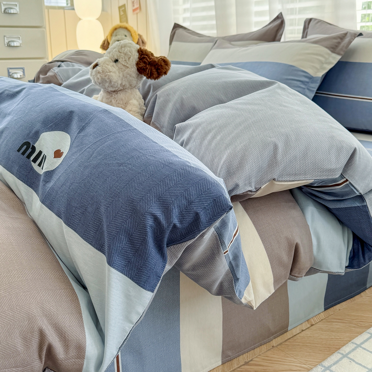 91家纺网 家纺一手货源 找家纺 尚帛 2026新款全棉品质喷气印花爆款四件套 多规格套件 单品系列-四件套 时尚慕斯