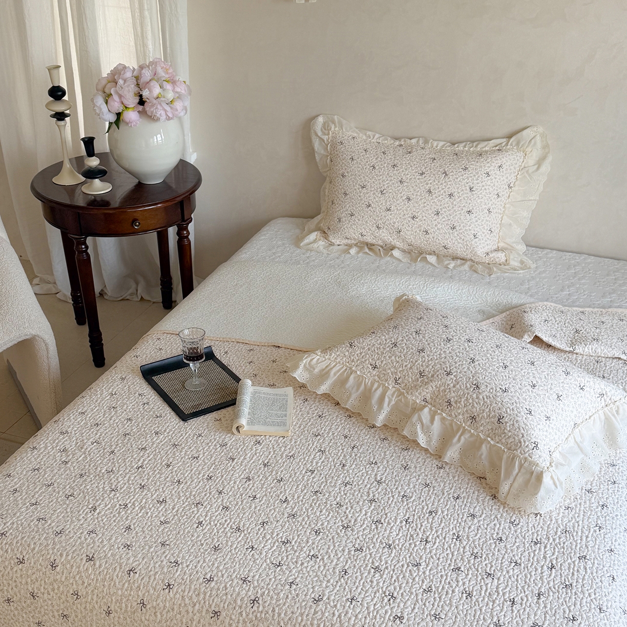 91家纺网 家纺一手货源 找家纺 琳可家居 2026新款印花全棉双层纱床盖棉布花边高温水洗A类标准夹棉可机洗 蝴蝶结