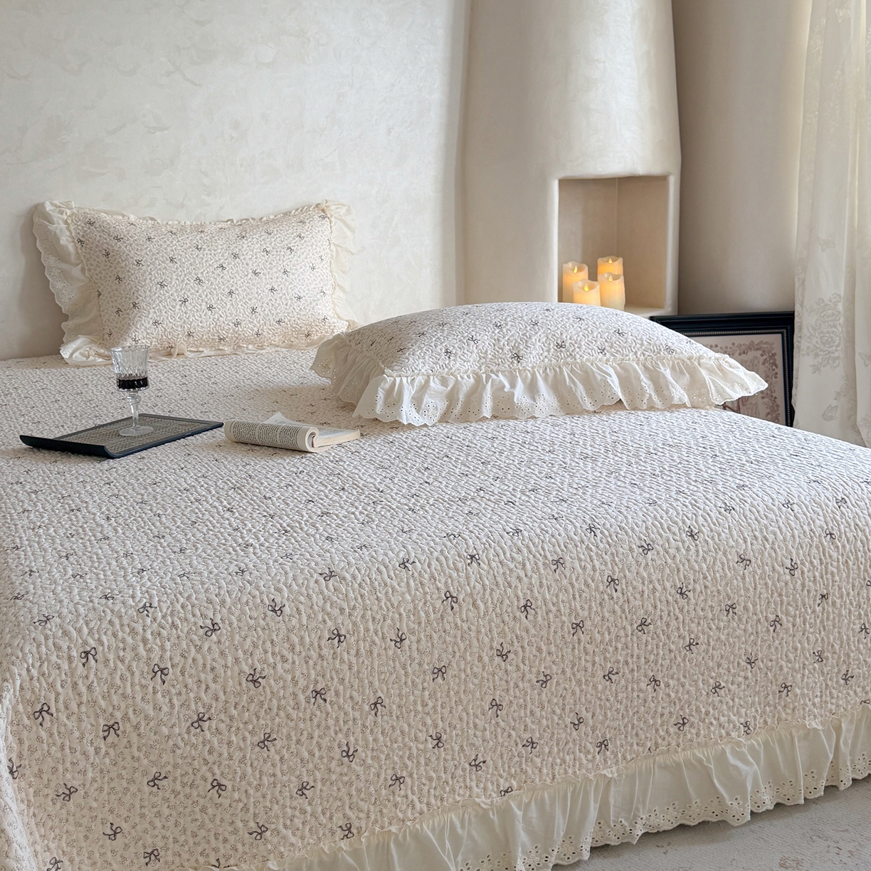 91家纺网 家纺一手货源 找家纺 琳可家居 2026新款印花全棉双层纱床盖棉布花边高温水洗A类标准夹棉可机洗 蝴蝶结