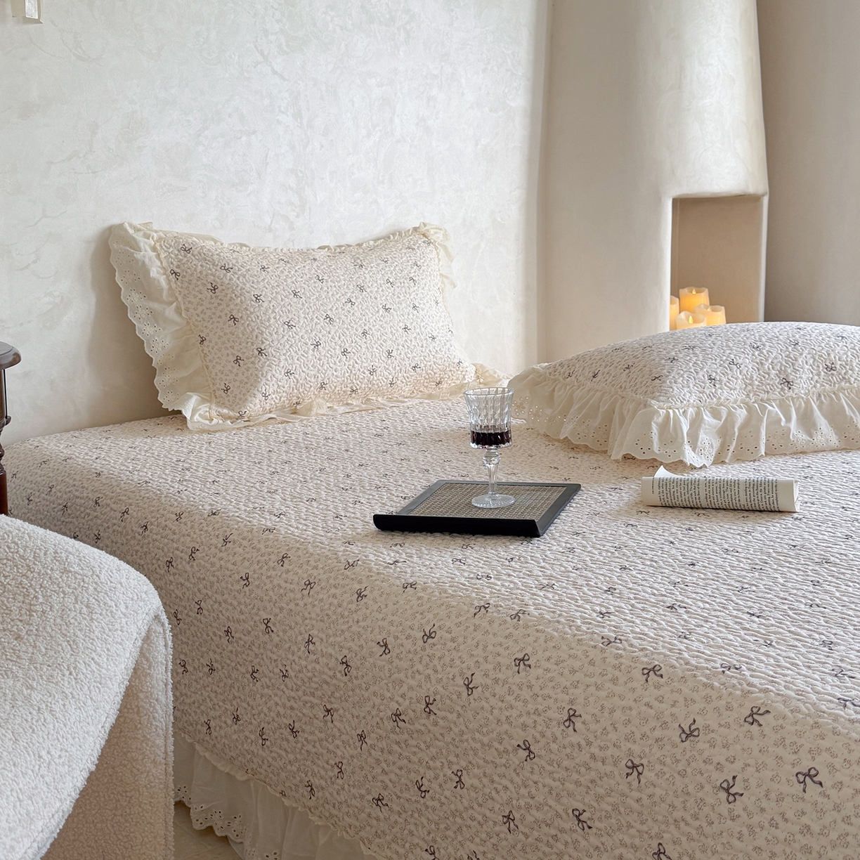 91家纺网 家纺一手货源 找家纺 琳可家居 2026新款印花全棉双层纱床盖棉布花边高温水洗A类标准夹棉可机洗 蝴蝶结