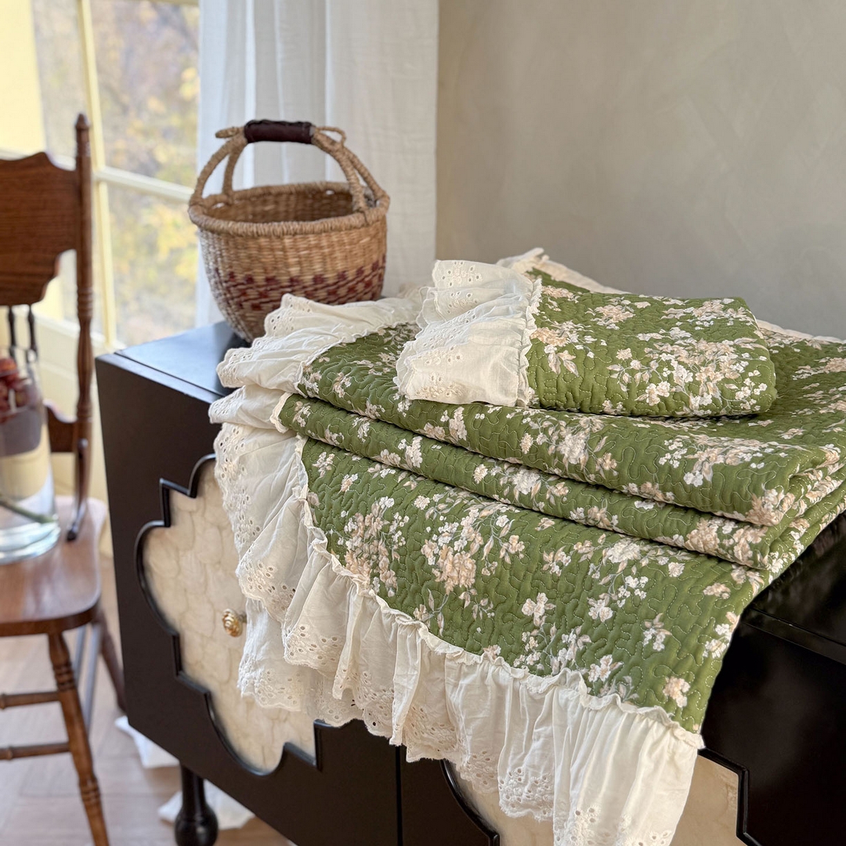 91家纺网 家纺一手货源 找家纺 琳可家居 2026新款印花全棉双层纱床盖棉布花边高温水洗A类标准夹棉可机洗 巴黎春天