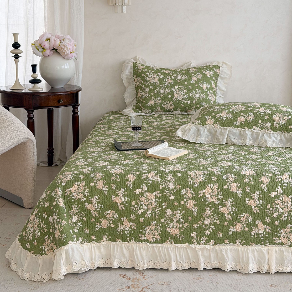 91家纺网 家纺一手货源 找家纺 琳可家居 2026新款印花全棉双层纱床盖棉布花边高温水洗A类标准夹棉可机洗 巴黎春天