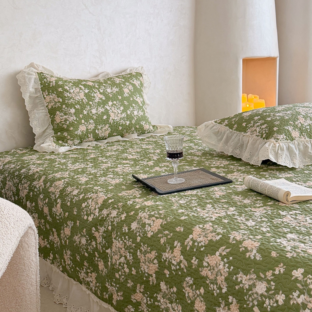 91家纺网 家纺一手货源 找家纺 琳可家居 2026新款印花全棉双层纱床盖棉布花边高温水洗A类标准夹棉可机洗 巴黎春天