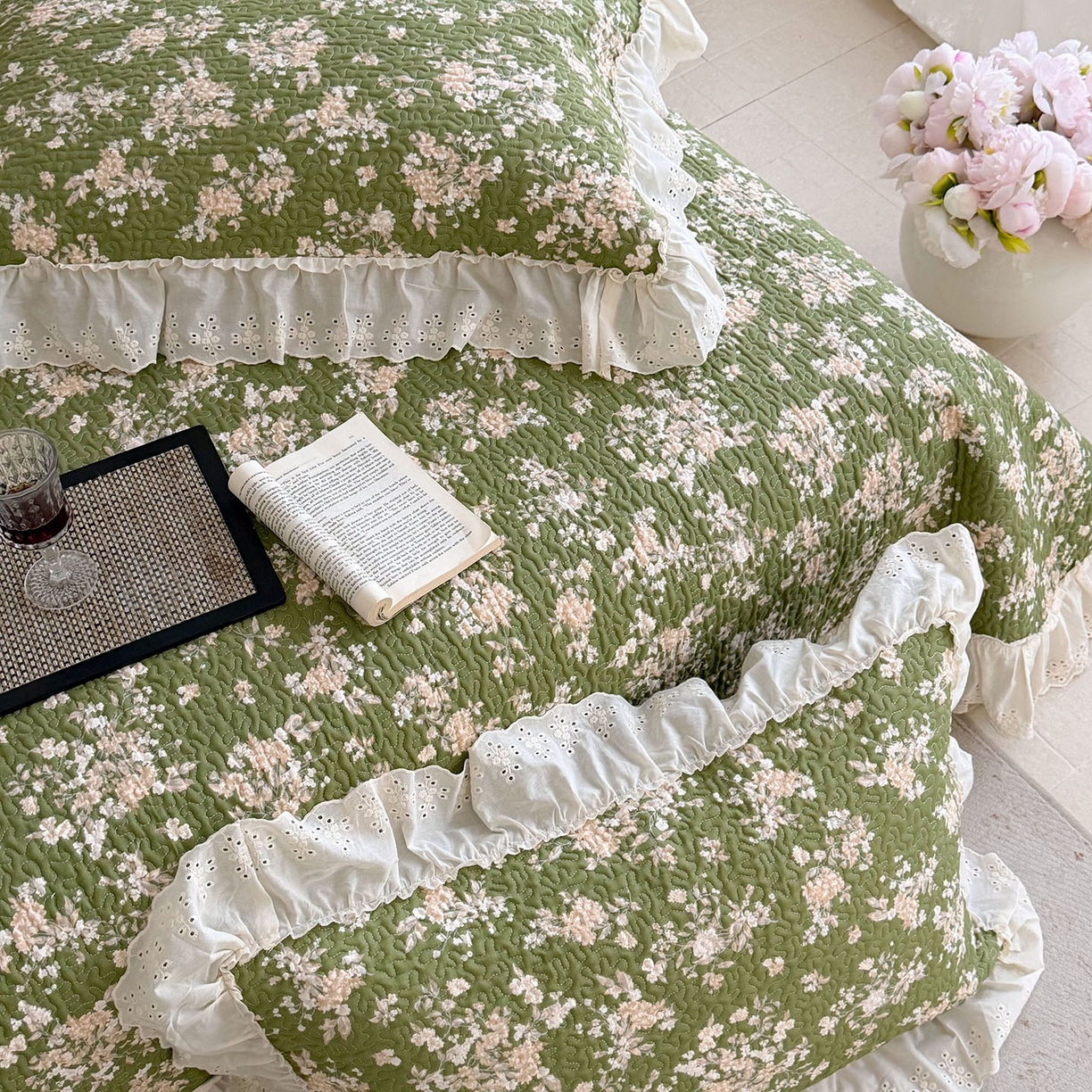 91家纺网 家纺一手货源 找家纺 琳可家居 2026新款印花全棉双层纱床盖棉布花边高温水洗A类标准夹棉可机洗 巴黎春天