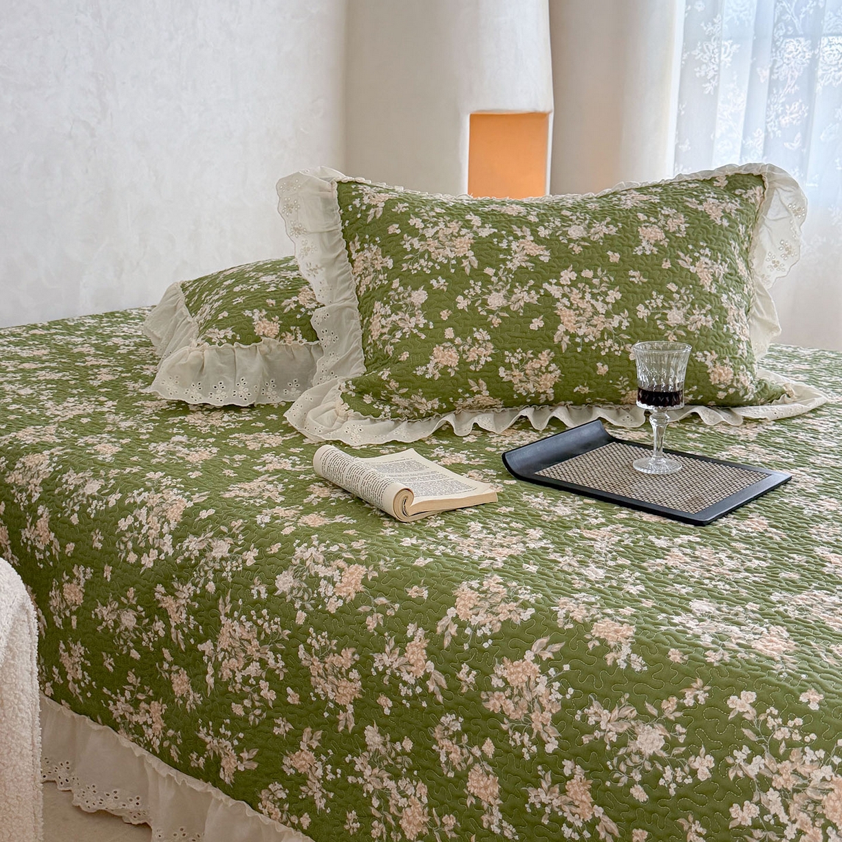 91家纺网 家纺一手货源 找家纺 琳可家居 2026新款印花全棉双层纱床盖棉布花边高温水洗A类标准夹棉可机洗 巴黎春天