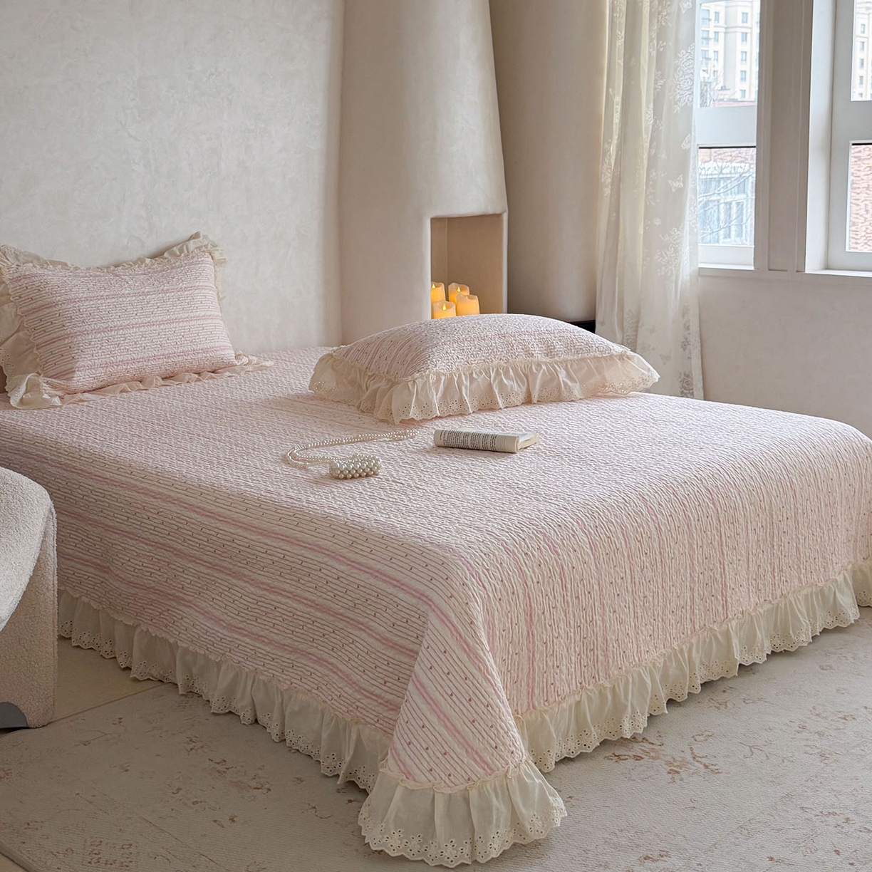 91家纺网 家纺一手货源 找家纺 琳可家居 2026新款印花全棉双层纱床盖棉布花边高温水洗A类标准夹棉可机洗 多彩爱心-粉