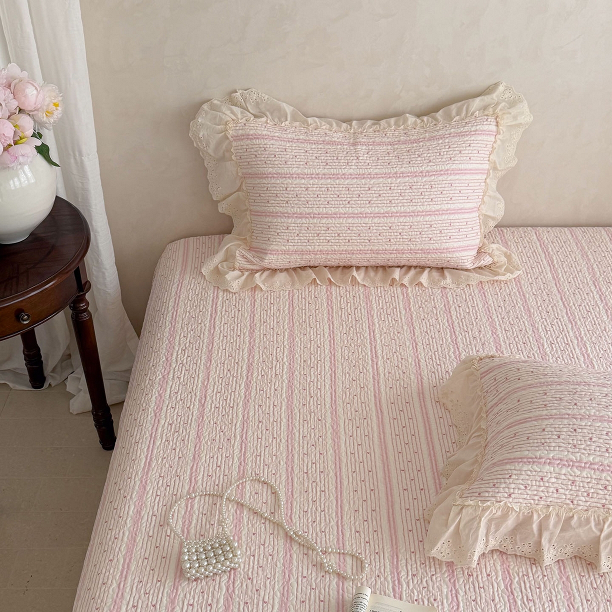 91家纺网 家纺一手货源 找家纺 琳可家居 2026新款印花全棉双层纱床盖棉布花边高温水洗A类标准夹棉可机洗 多彩爱心-粉