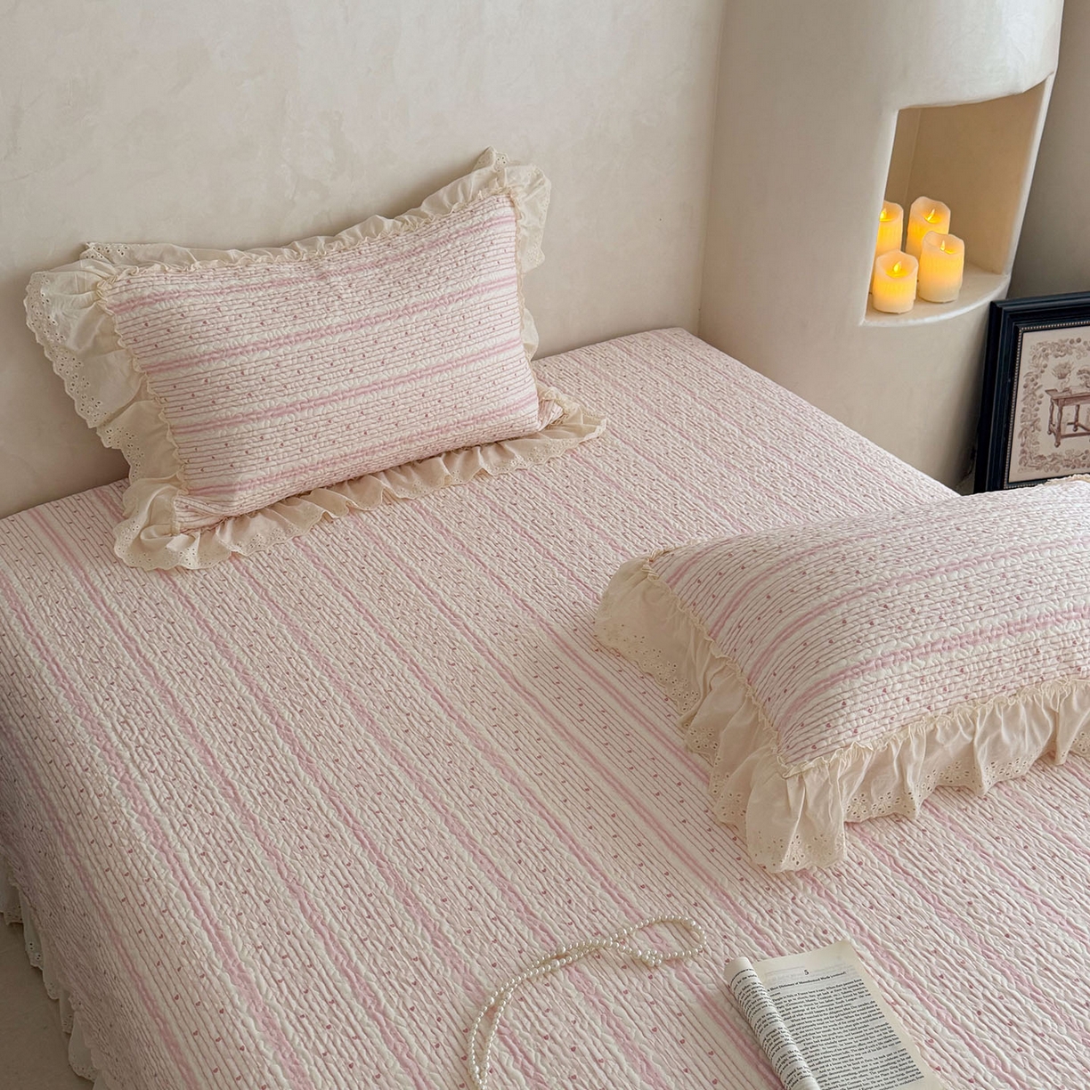 91家纺网 家纺一手货源 找家纺 琳可家居 2026新款印花全棉双层纱床盖棉布花边高温水洗A类标准夹棉可机洗 多彩爱心-粉