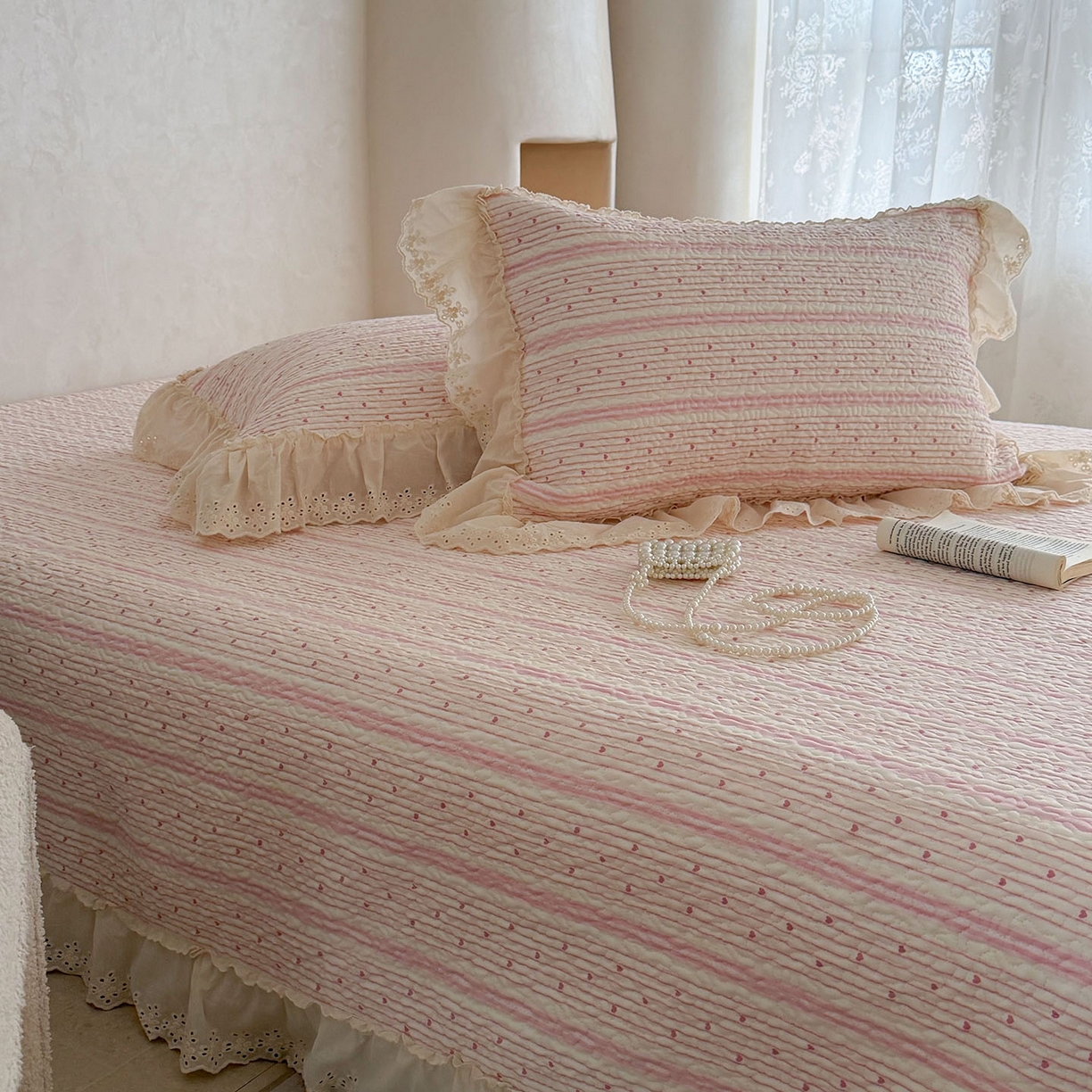 91家纺网 家纺一手货源 找家纺 琳可家居 2026新款印花全棉双层纱床盖棉布花边高温水洗A类标准夹棉可机洗 多彩爱心-粉