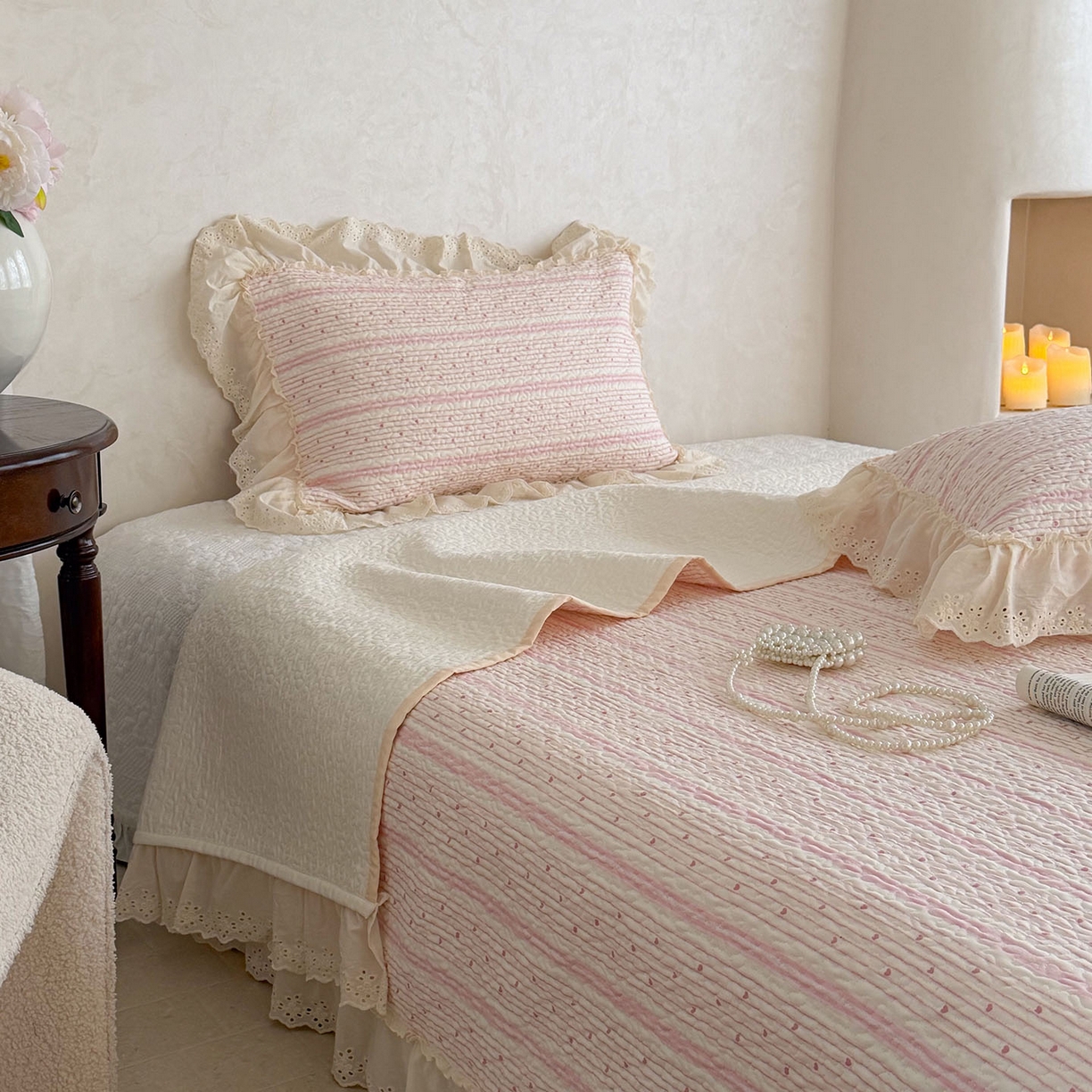 91家纺网 家纺一手货源 找家纺 琳可家居 2026新款印花全棉双层纱床盖棉布花边高温水洗A类标准夹棉可机洗 多彩爱心-粉