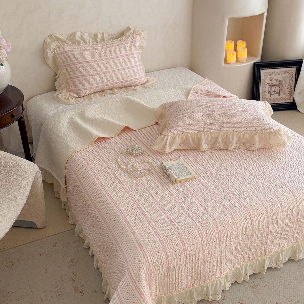 91家纺网 家纺一手货源 找家纺 琳可家居 2026新款印花全棉双层纱床盖棉布花边高温水洗A类标准夹棉可机洗 多彩爱心-粉