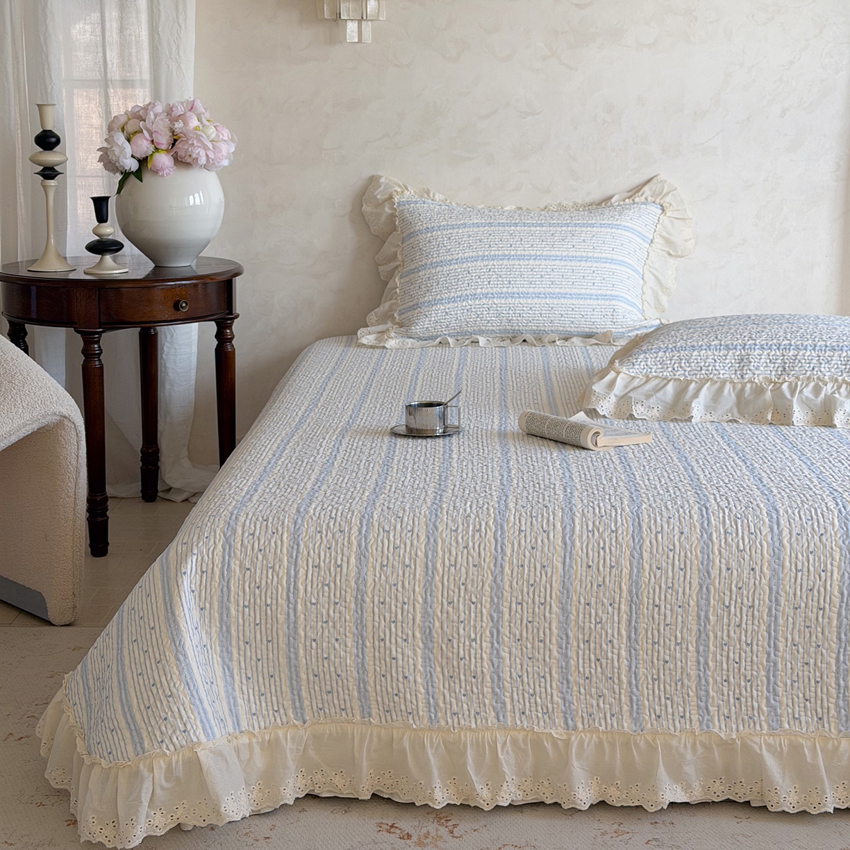 91家纺网 家纺一手货源 找家纺 琳可家居 2026新款印花全棉双层纱床盖棉布花边高温水洗A类标准夹棉可机洗 多彩爱心-蓝