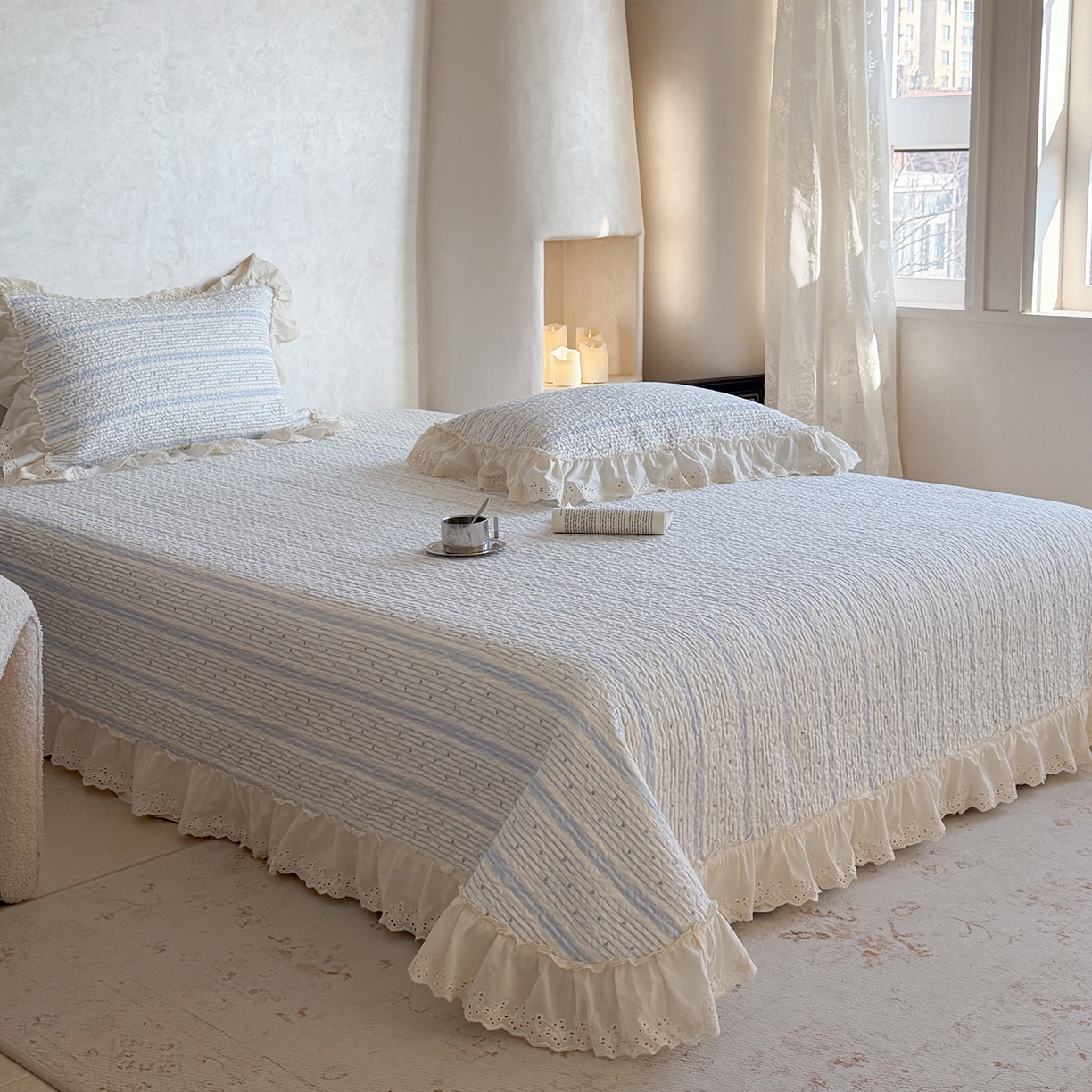 91家纺网 家纺一手货源 找家纺 琳可家居 2026新款印花全棉双层纱床盖棉布花边高温水洗A类标准夹棉可机洗 多彩爱心-蓝