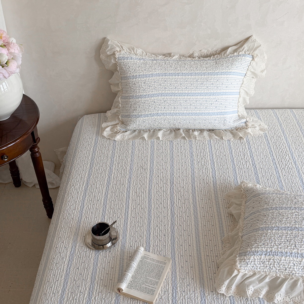 91家纺网 家纺一手货源 找家纺 琳可家居 2026新款印花全棉双层纱床盖棉布花边高温水洗A类标准夹棉可机洗 多彩爱心-蓝