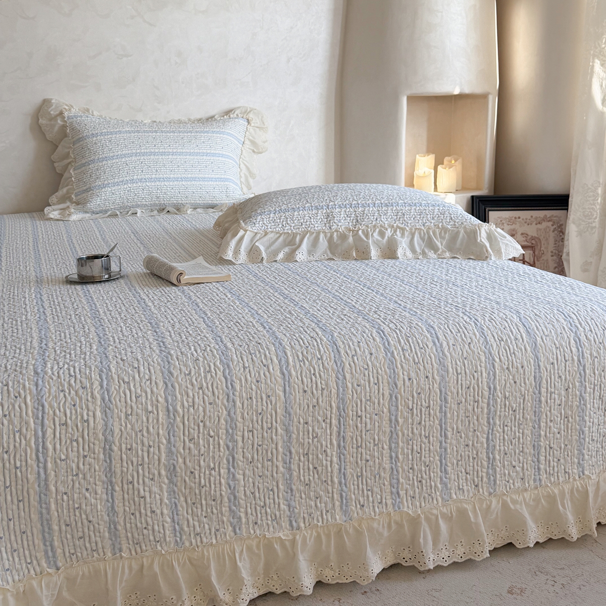 91家纺网 家纺一手货源 找家纺 琳可家居 2026新款印花全棉双层纱床盖棉布花边高温水洗A类标准夹棉可机洗 多彩爱心-蓝