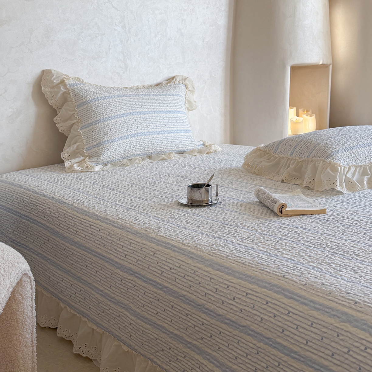 91家纺网 家纺一手货源 找家纺 琳可家居 2026新款印花全棉双层纱床盖棉布花边高温水洗A类标准夹棉可机洗 多彩爱心-蓝