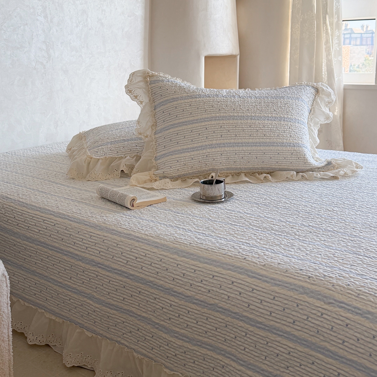 91家纺网 家纺一手货源 找家纺 琳可家居 2026新款印花全棉双层纱床盖棉布花边高温水洗A类标准夹棉可机洗 多彩爱心-蓝