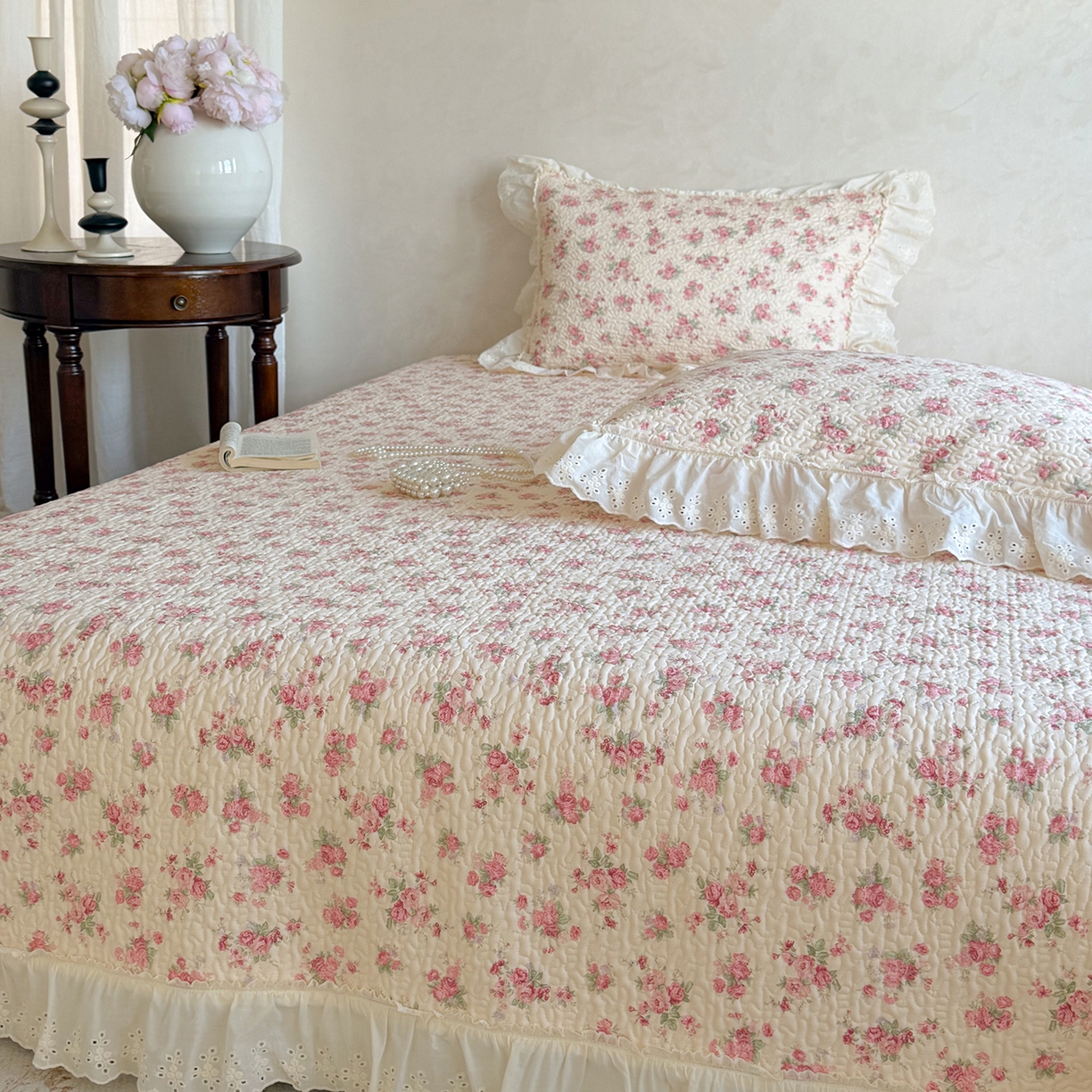 91家纺网 家纺一手货源 找家纺 琳可家居 2026新款印花全棉双层纱床盖棉布花边高温水洗A类标准夹棉可机洗 浮生如梦