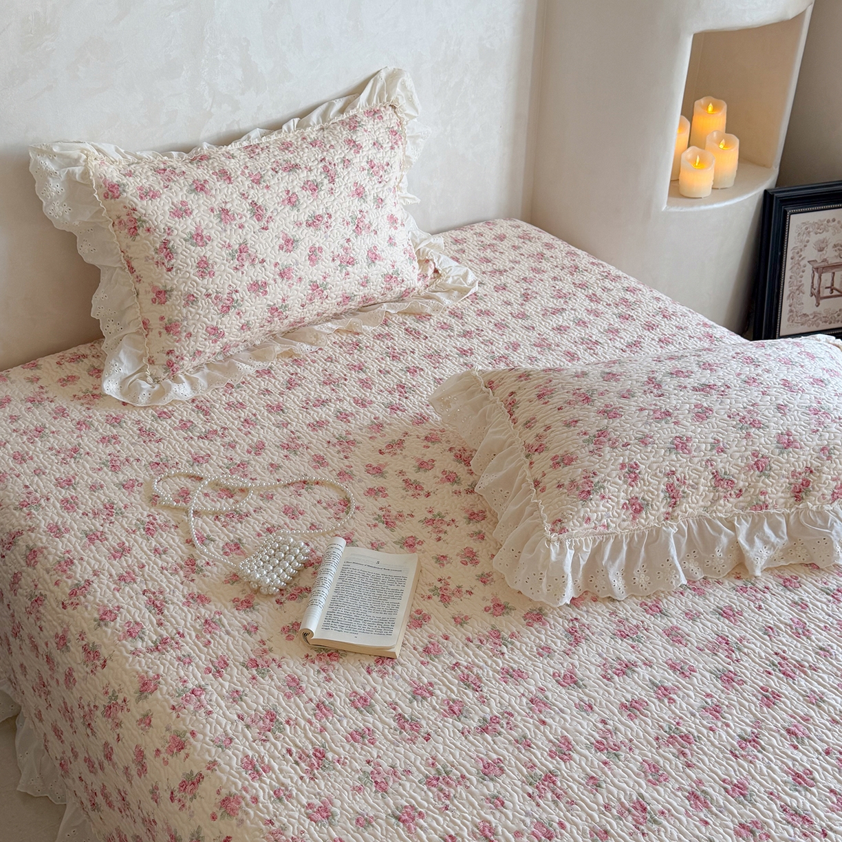 91家纺网 家纺一手货源 找家纺 琳可家居 2026新款印花全棉双层纱床盖棉布花边高温水洗A类标准夹棉可机洗 浮生如梦