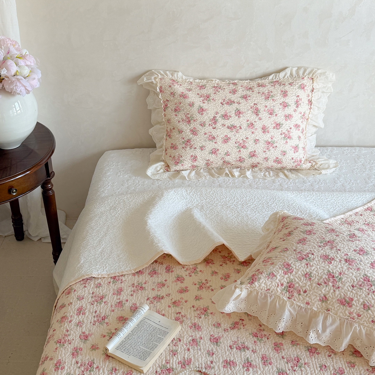 91家纺网 家纺一手货源 找家纺 琳可家居 2026新款印花全棉双层纱床盖棉布花边高温水洗A类标准夹棉可机洗 浮生如梦